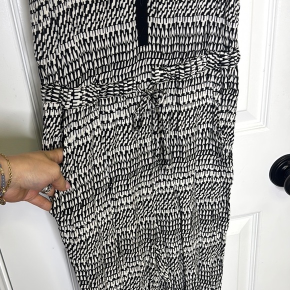 GAP Black and White Geometric Jumpsuit with Tapered Legs - Picture 6 of 7